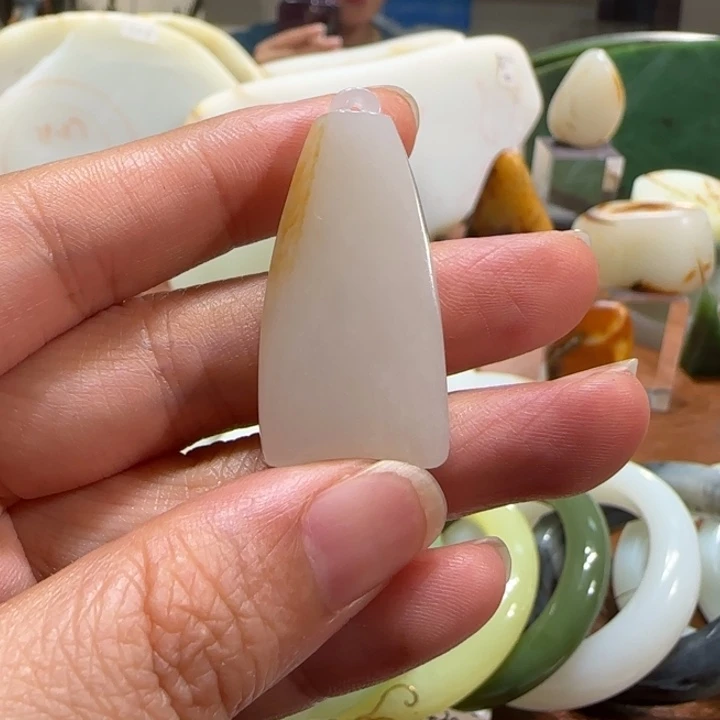 和田玉（糖玉）未镶嵌颈饰