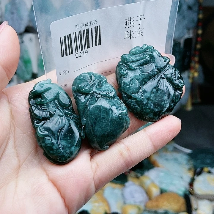 颈饰足铂镶嵌翡翠翡翠
