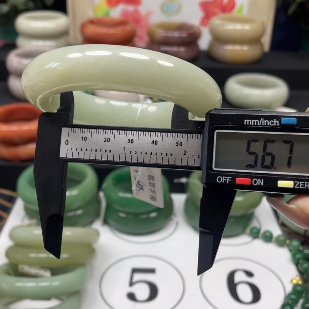 石英质玉（佘太翠）未镶嵌手镯