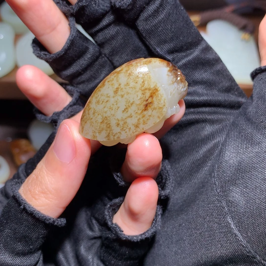 a***往和田玉未镶嵌颈饰