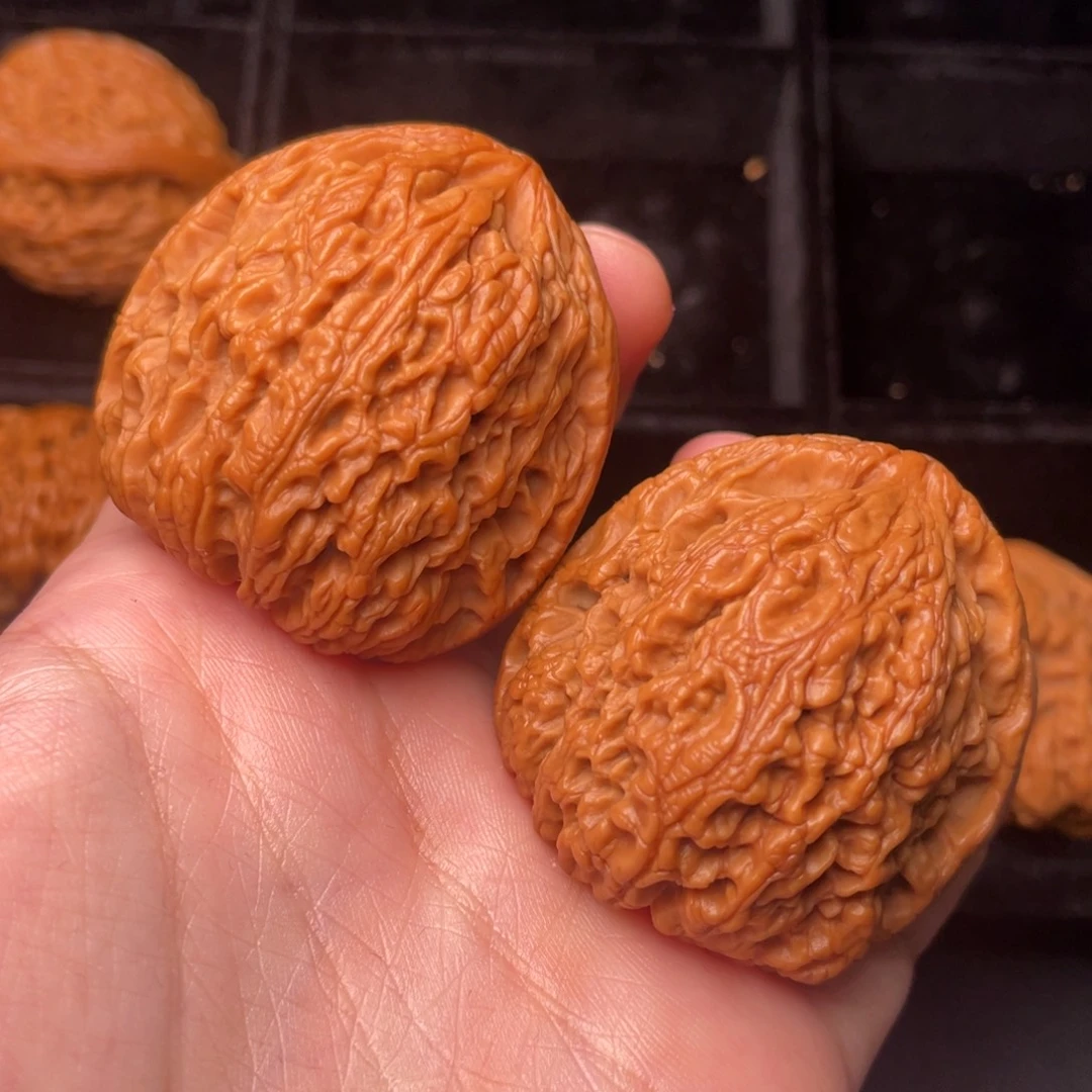 文玩核桃把件秦岭野生文玩核桃