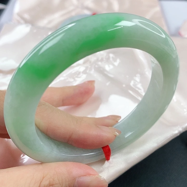 未镶嵌手镯翡翠，818