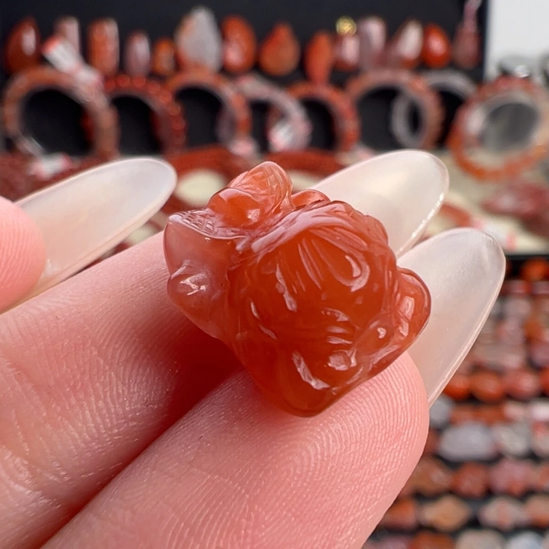 南红玛瑙未镶嵌颈饰飞天貔貅