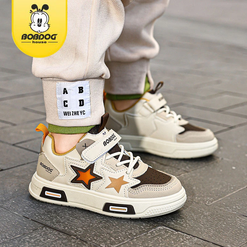 巴布豆儿童板鞋2025春季新款男童运动鞋皮面防水低帮五角星休闲鞋