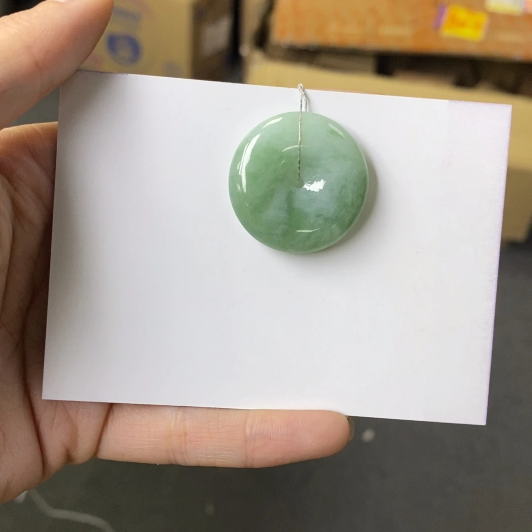 翡翠颈饰未镶嵌平安扣