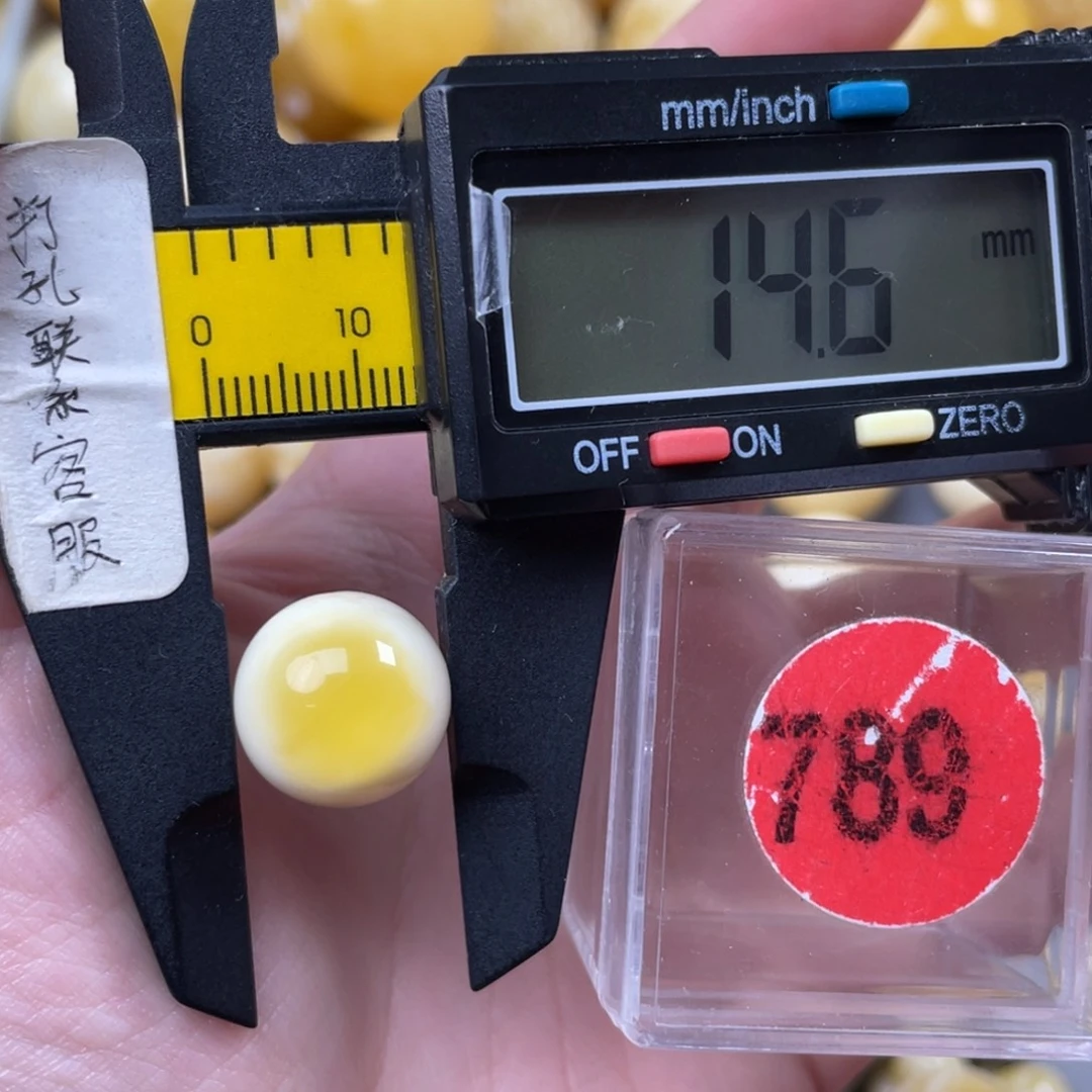 ****竒蜜蜡未镶嵌珠宝奇石