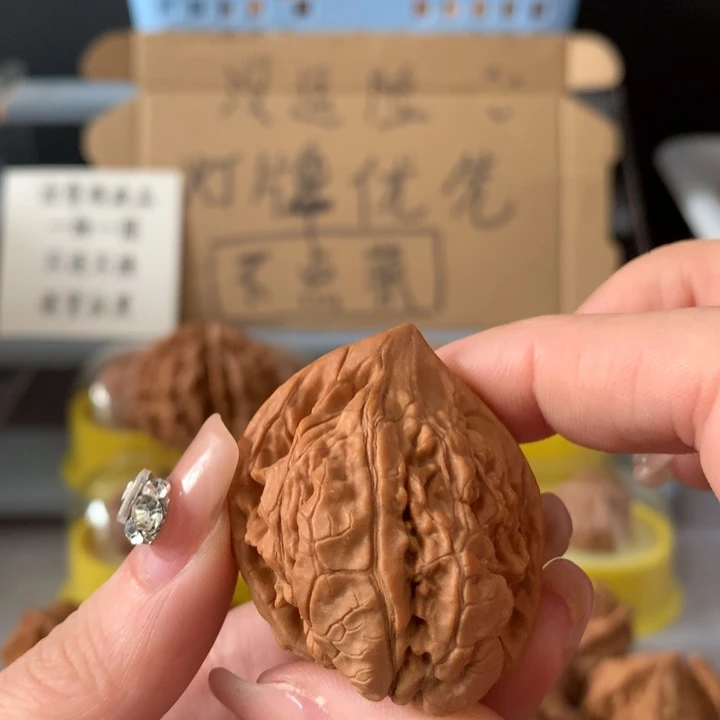 刚***好吊坠文玩核桃异形单只，有瑕疵