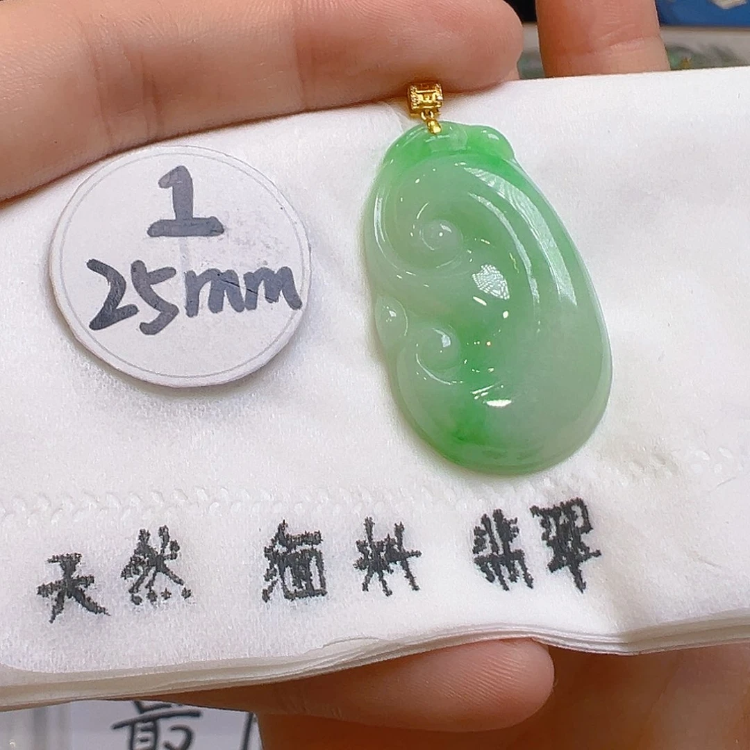 翡翠颈饰18K金镶嵌翡翠