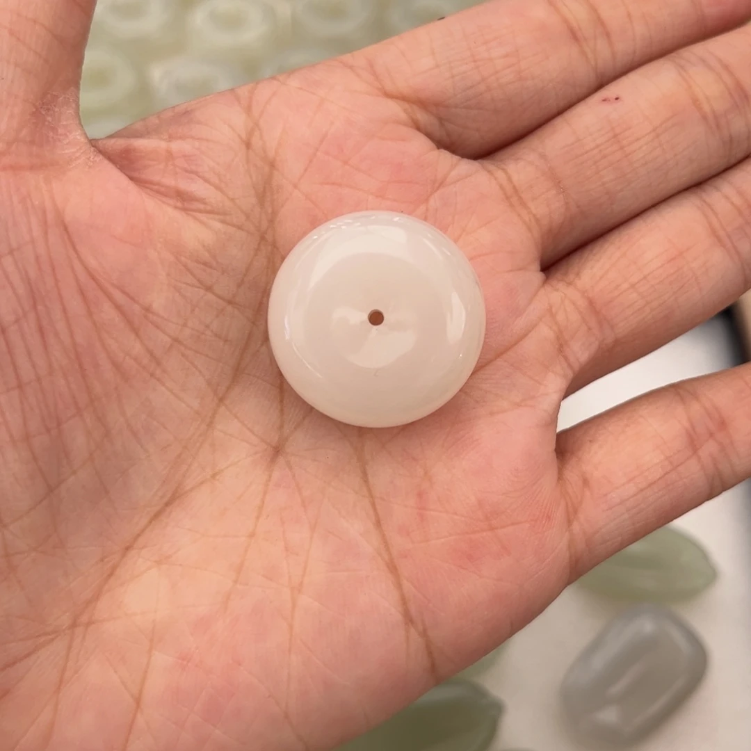 姿***颖和田玉未镶嵌颈饰不退换