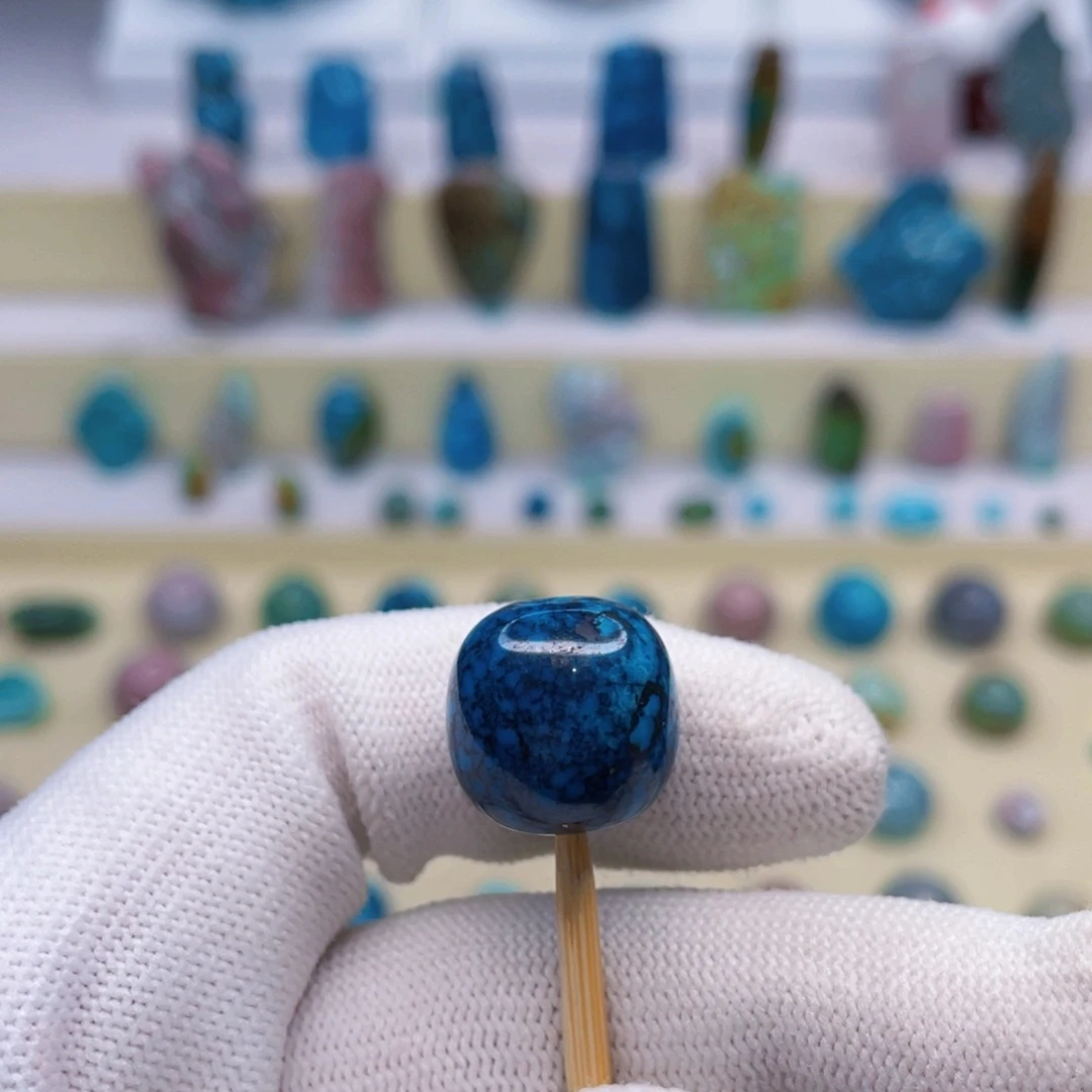 未镶嵌绿松石颈饰