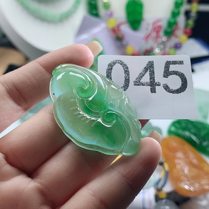 翡翠未镶嵌吊坠(赠链)
