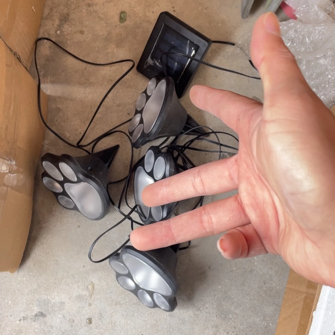 【闪购商品】亚克力太阳能猫爪花插一套