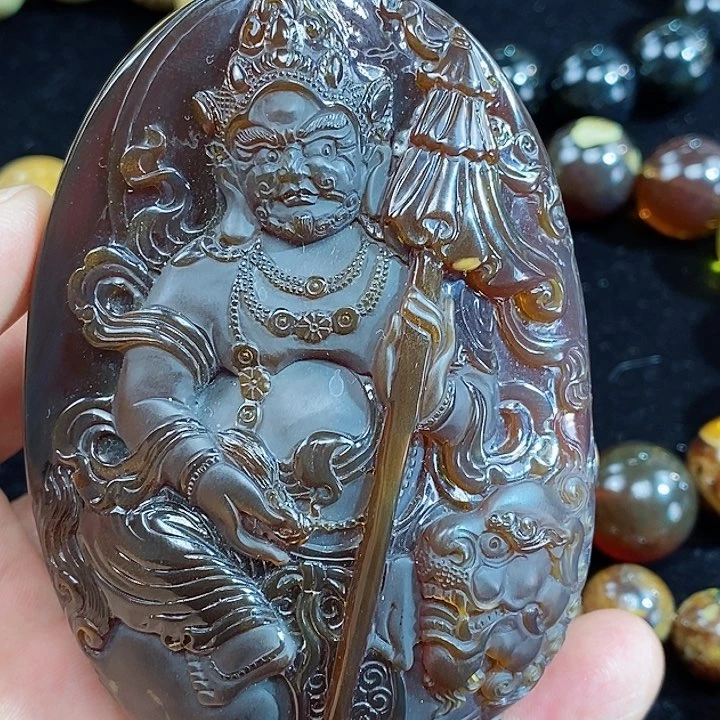 琥珀颈饰未镶嵌?**谜一