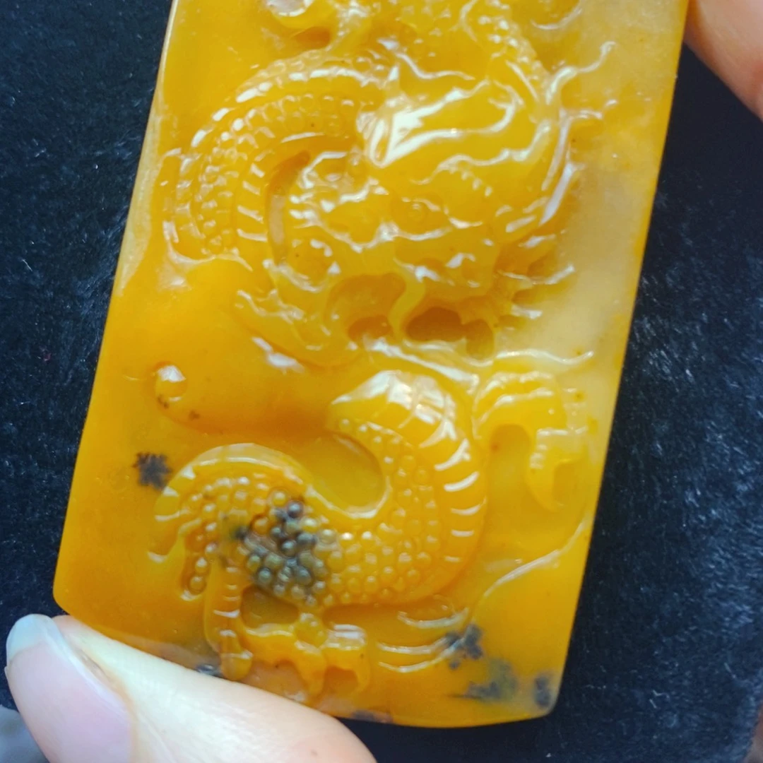 未镶嵌石英质玉（黄龙玉）颈饰