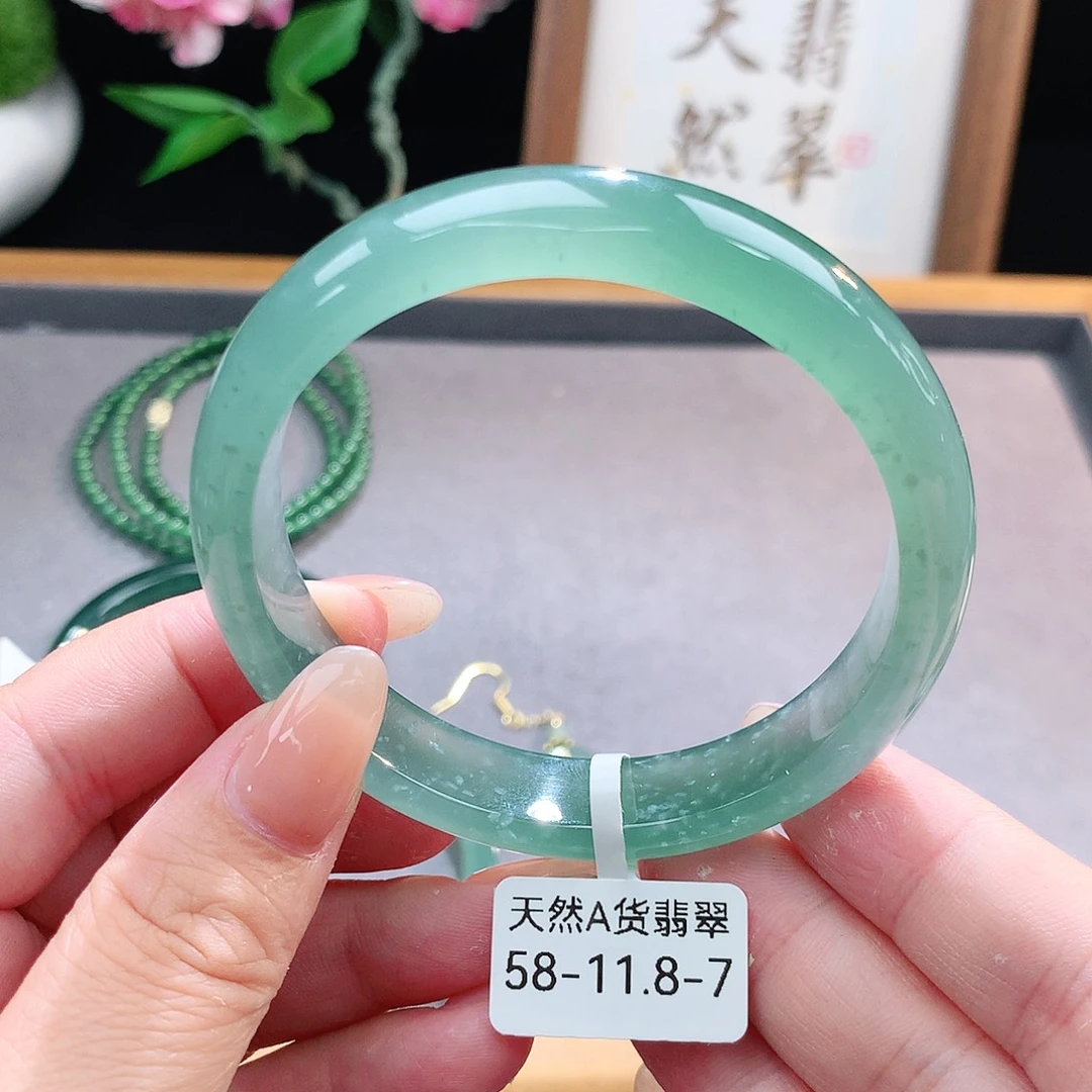 未镶嵌手镯（圆镯）翡翠