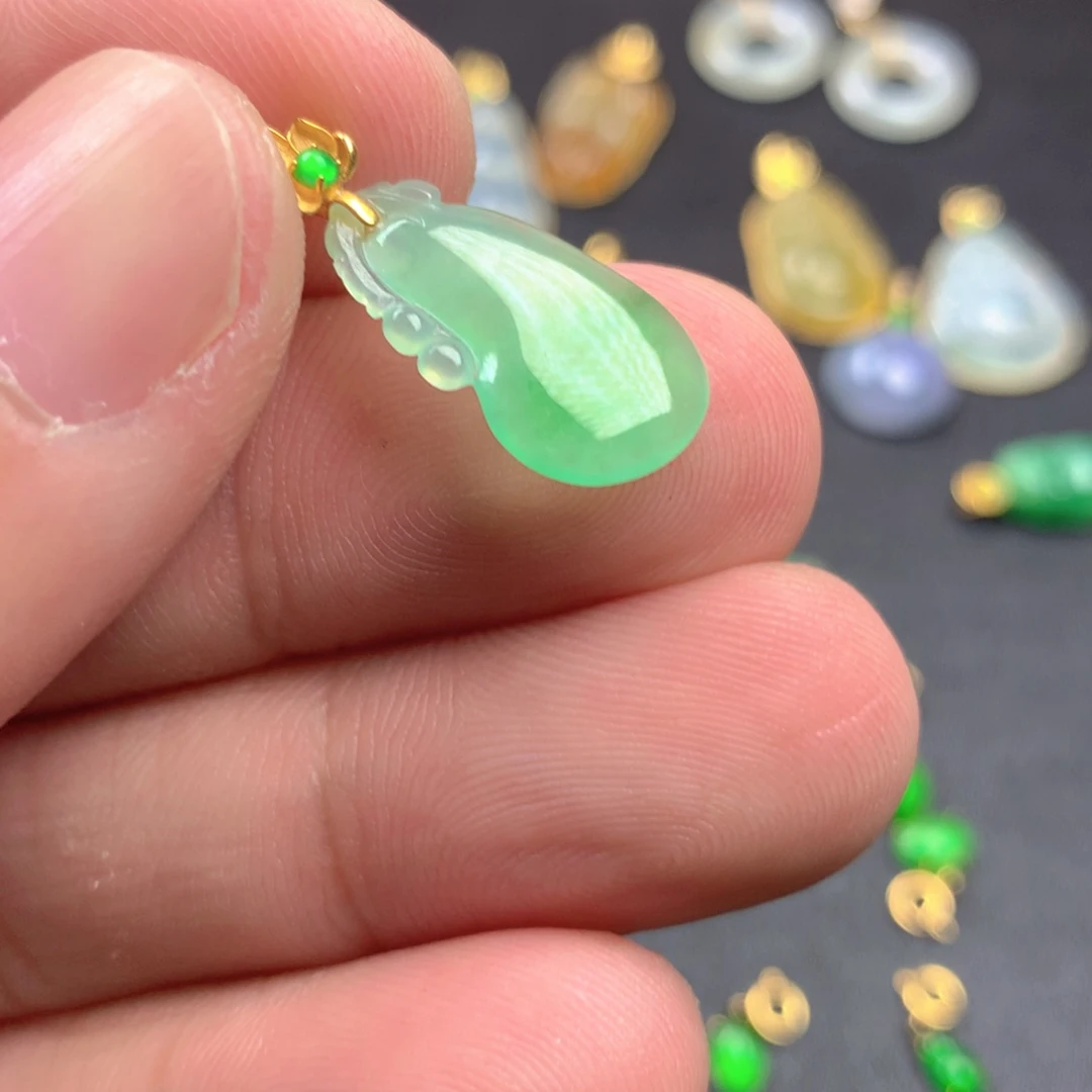 【闪购商品】颈饰18K金镶嵌翡翠翡翠