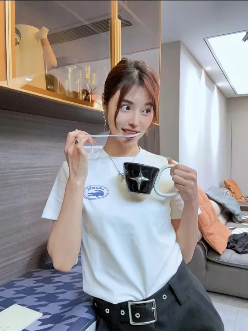 高端夏日多巴胺圆领小T恤女装