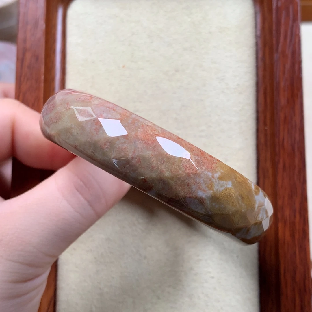 未镶嵌切面镯58.5圈口漏100/个。05硅化珊瑚（珊瑚玉）