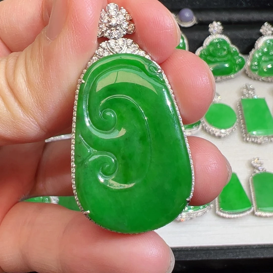 翡翠吊坠(不含链)18K金镶嵌