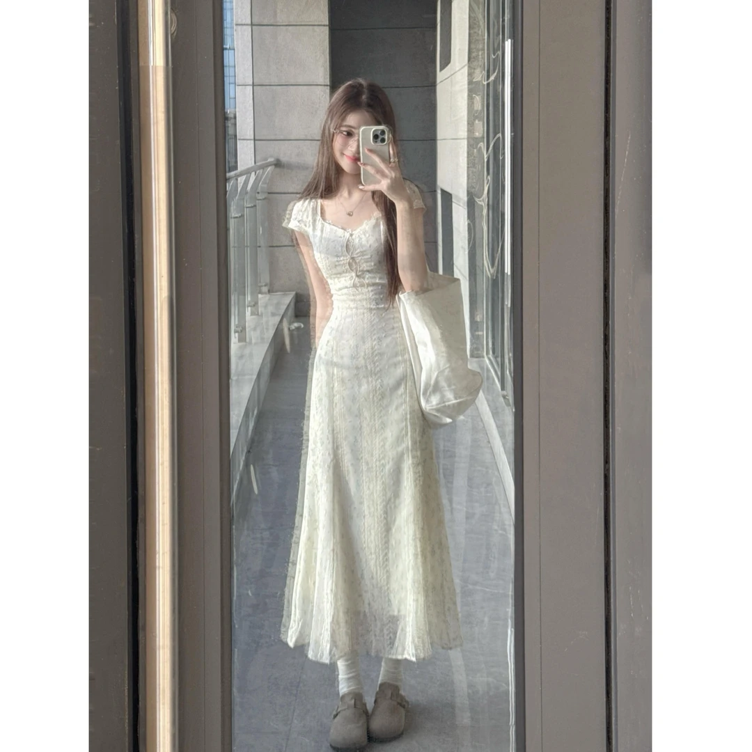 法式温柔风清纯掐腰裙小众漂亮独特收腰修身碎花裙2025夏季连衣裙