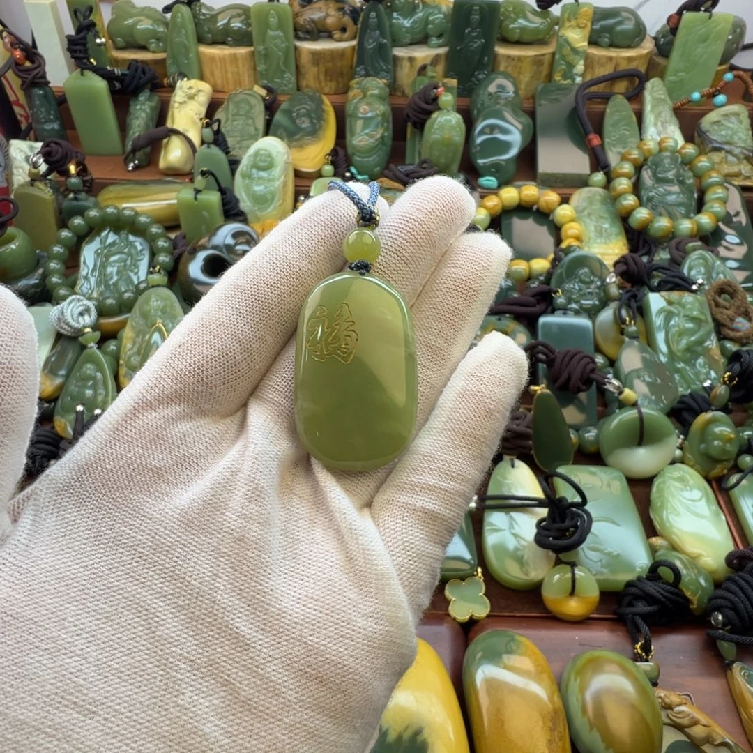 岫岩老玉（透闪石质玉）未镶嵌颈饰