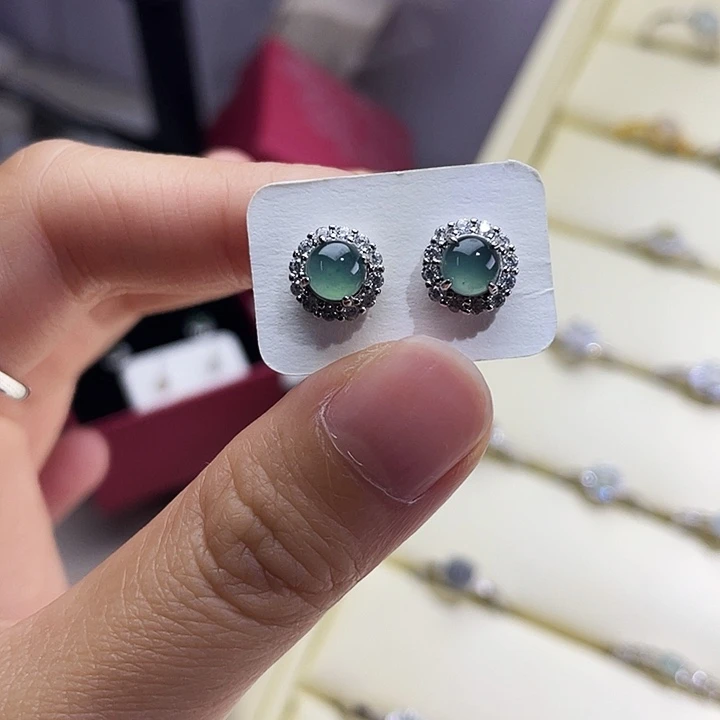 颈饰未镶嵌翡翠戒指