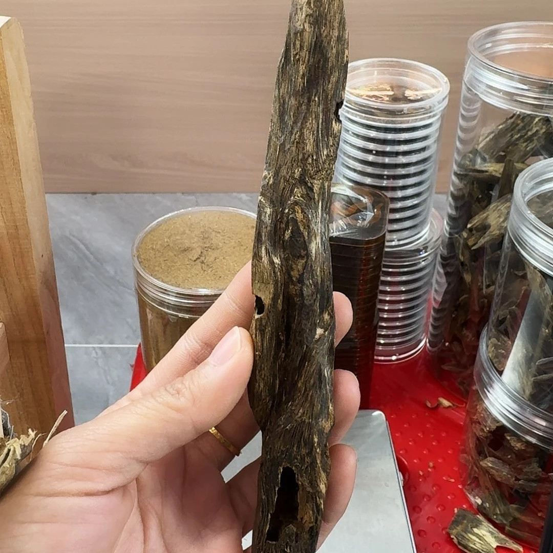 香料绿奇楠虫漏白棋20克