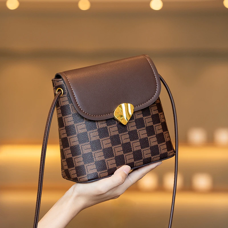 新款洋气百搭水桶包高级感大容量单肩斜挎小包包轻便经典女包