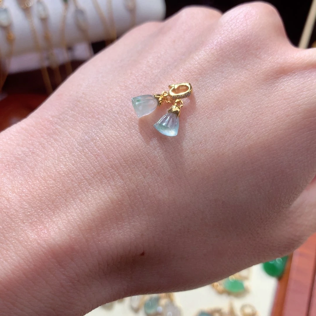 翡翠颈饰18K金镶嵌翡翠