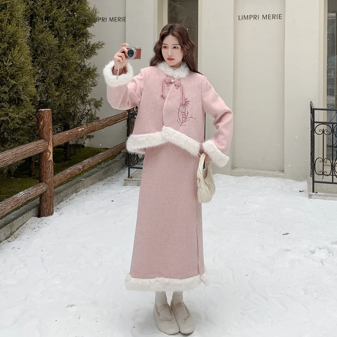 新中式国风刺绣套装裙女大方得体一整套毛绒拼接外套半身裙两件套