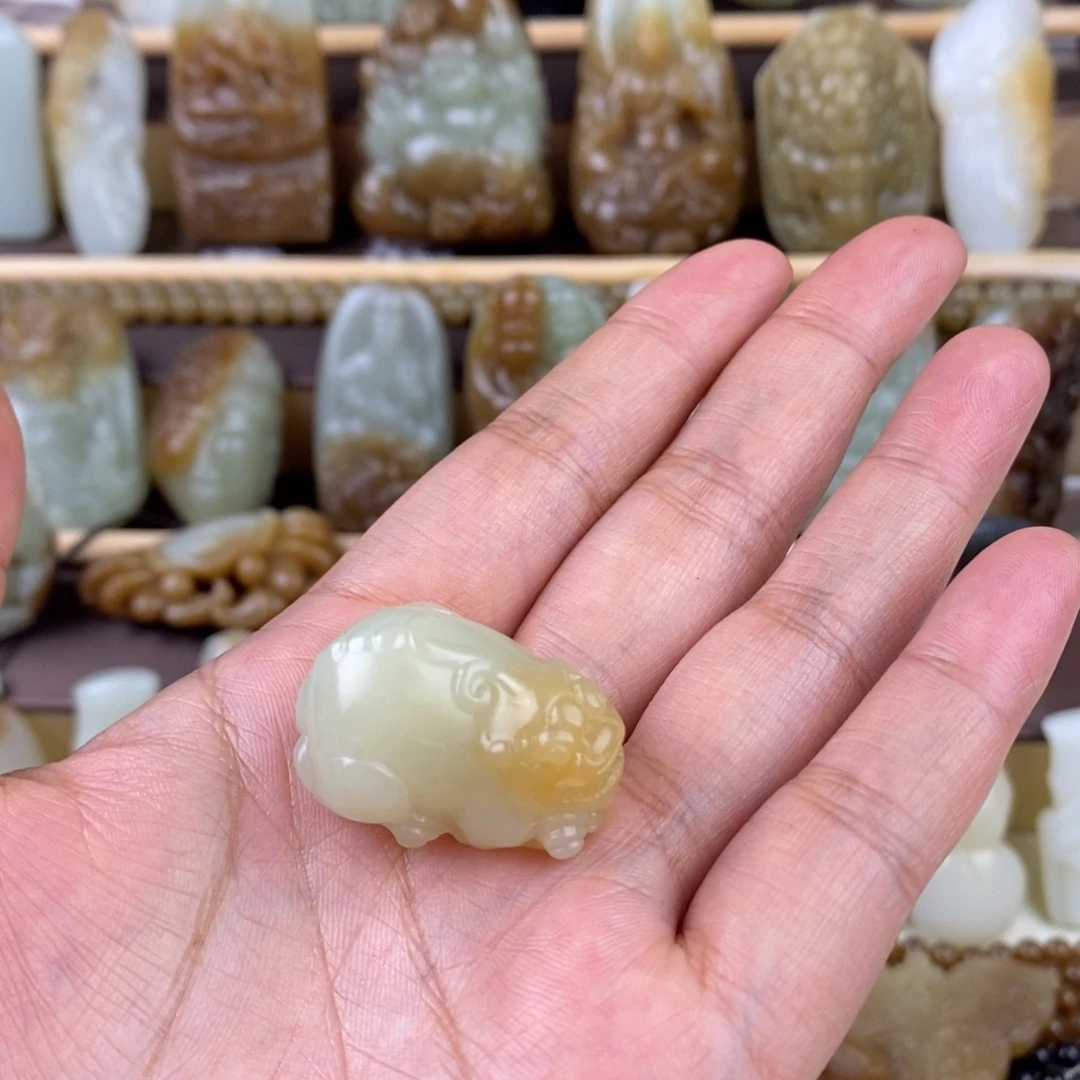 用***9和田玉未镶嵌颈饰
