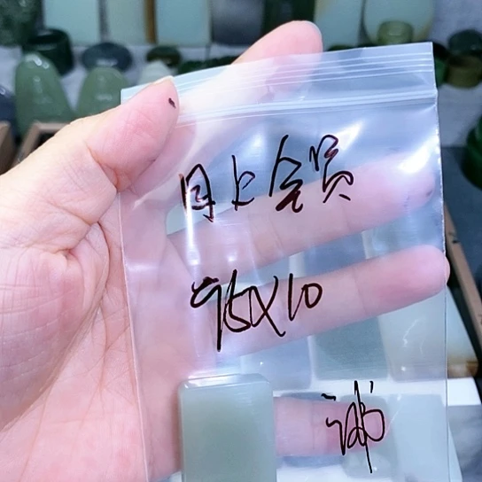 未镶嵌和田玉珠宝半成品日**员