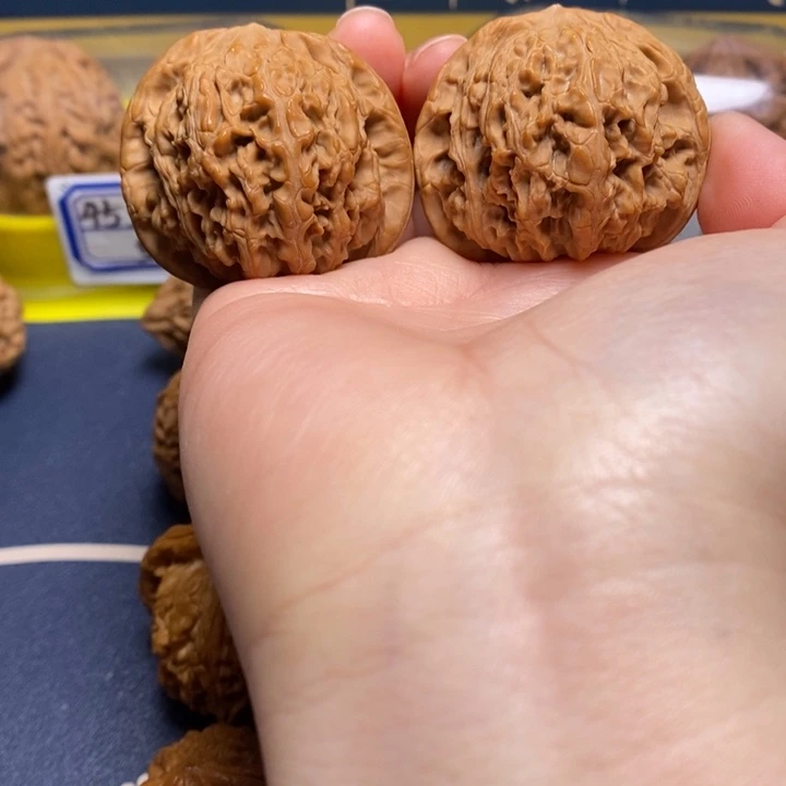 把件文玩核桃龙洞玉