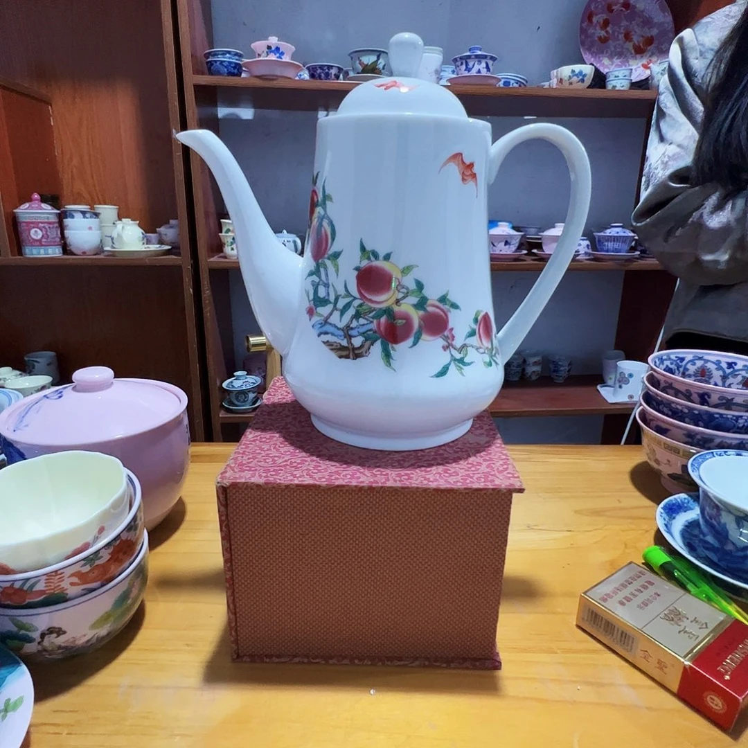 摆件景德镇陶瓷寿桃大壶