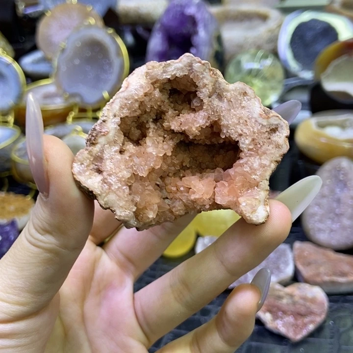 未镶嵌珠宝半成品水晶粉晶洞