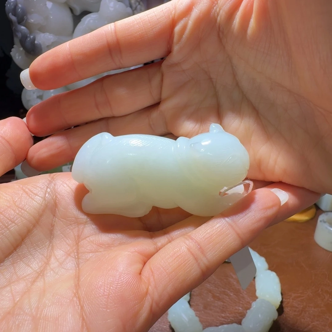 和田玉未镶嵌把件