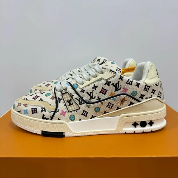 95新 LouisVuitton/路易威登 40.5码 trainer 米色满印 时尚板鞋