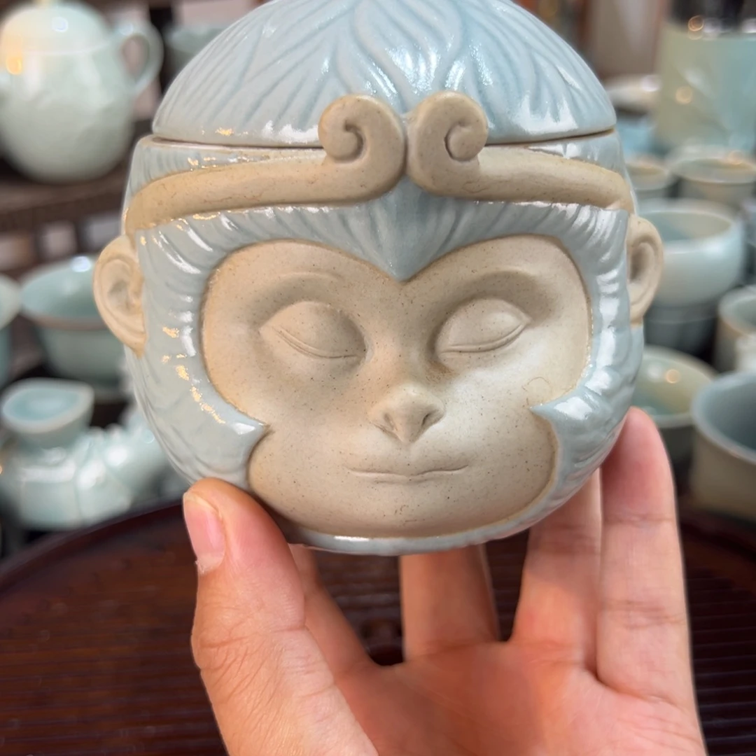微瑕卵青猴头茶叶罐。