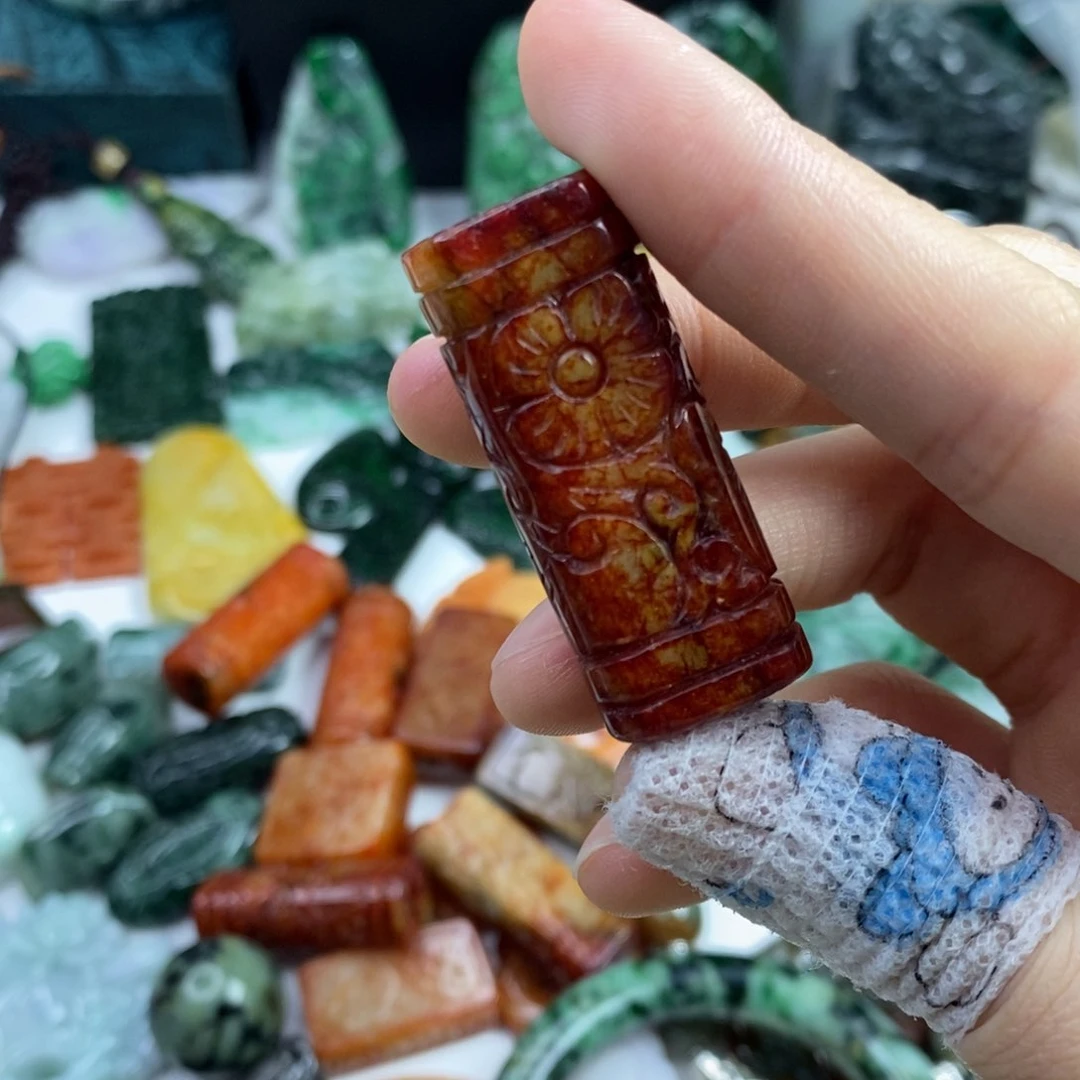 翡翠颈饰未镶嵌?*祥