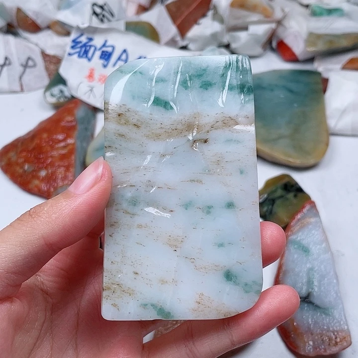 用***0翡翠未镶嵌颈饰翡翠