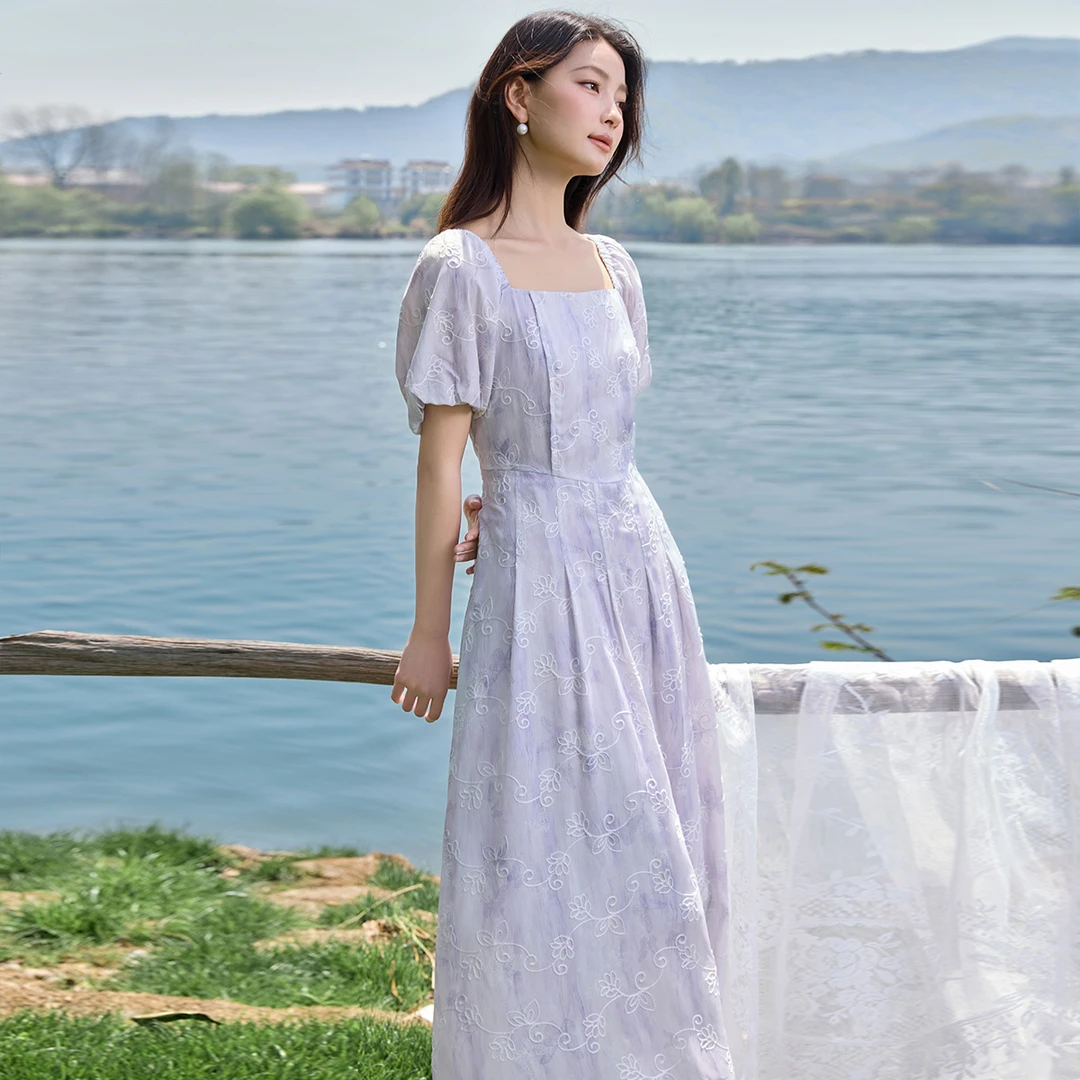茵曼中长款连衣裙女法式气质显瘦泡泡袖优雅仙气紫色收腰方领裙子