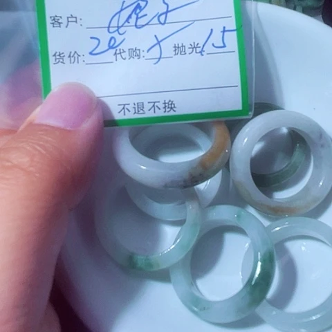 翡翠未镶嵌颈饰妮**A