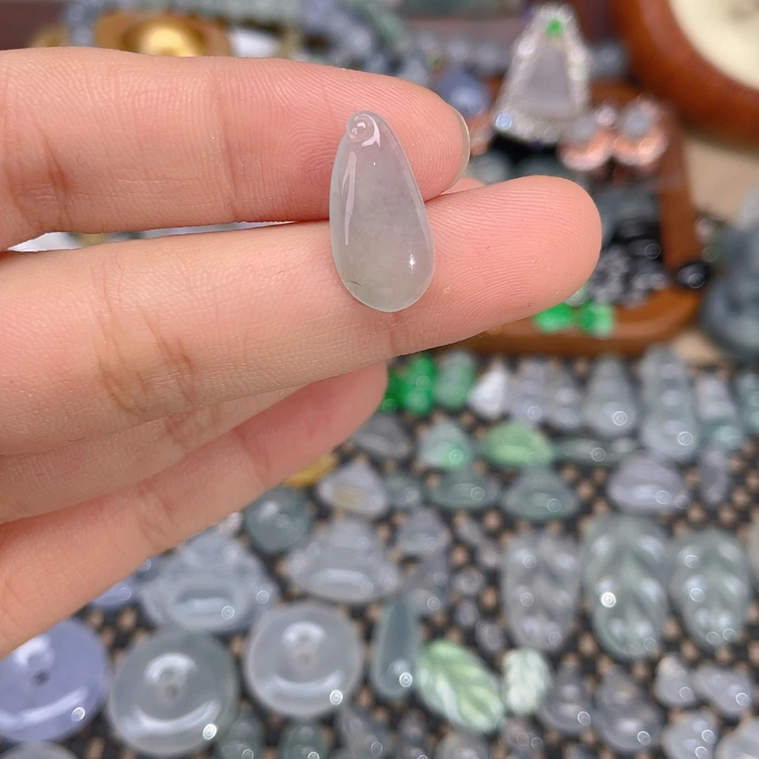 翡翠未镶嵌颈饰天然缅甸A货翡翠