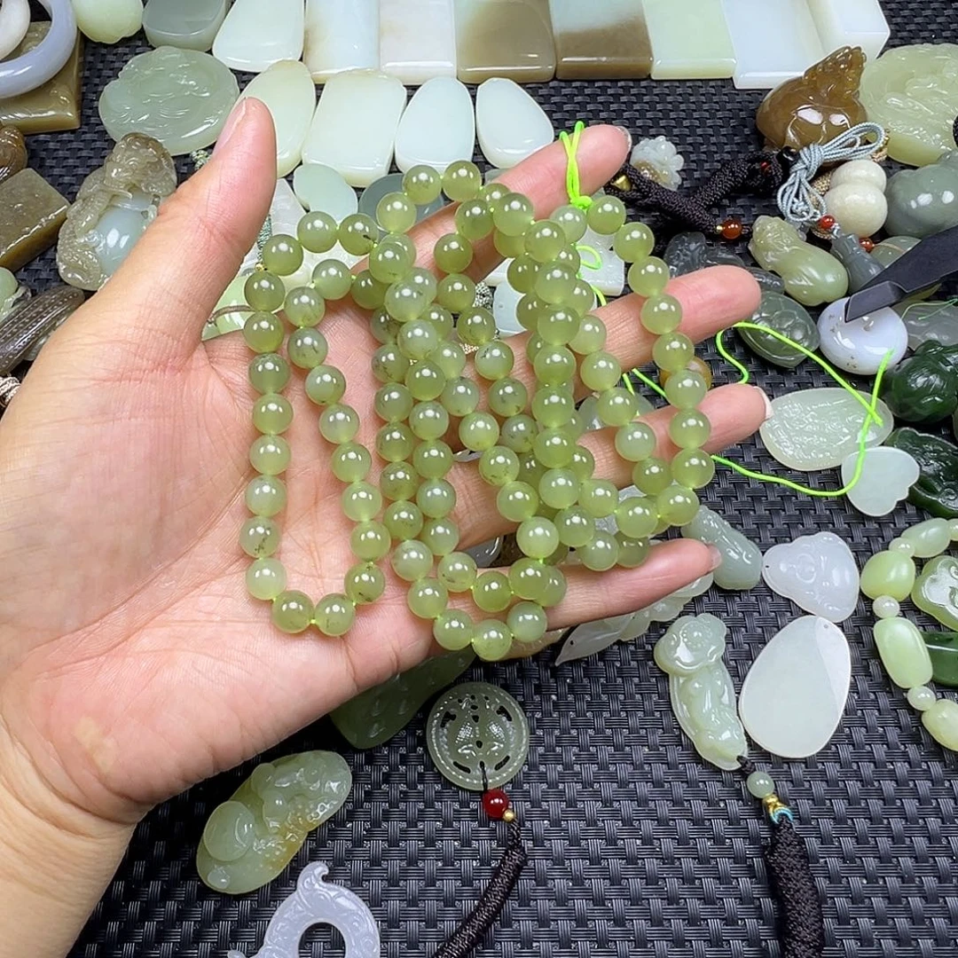 和田玉未镶嵌吊坠(不含链)微瑕漏，不退不换，卡8
