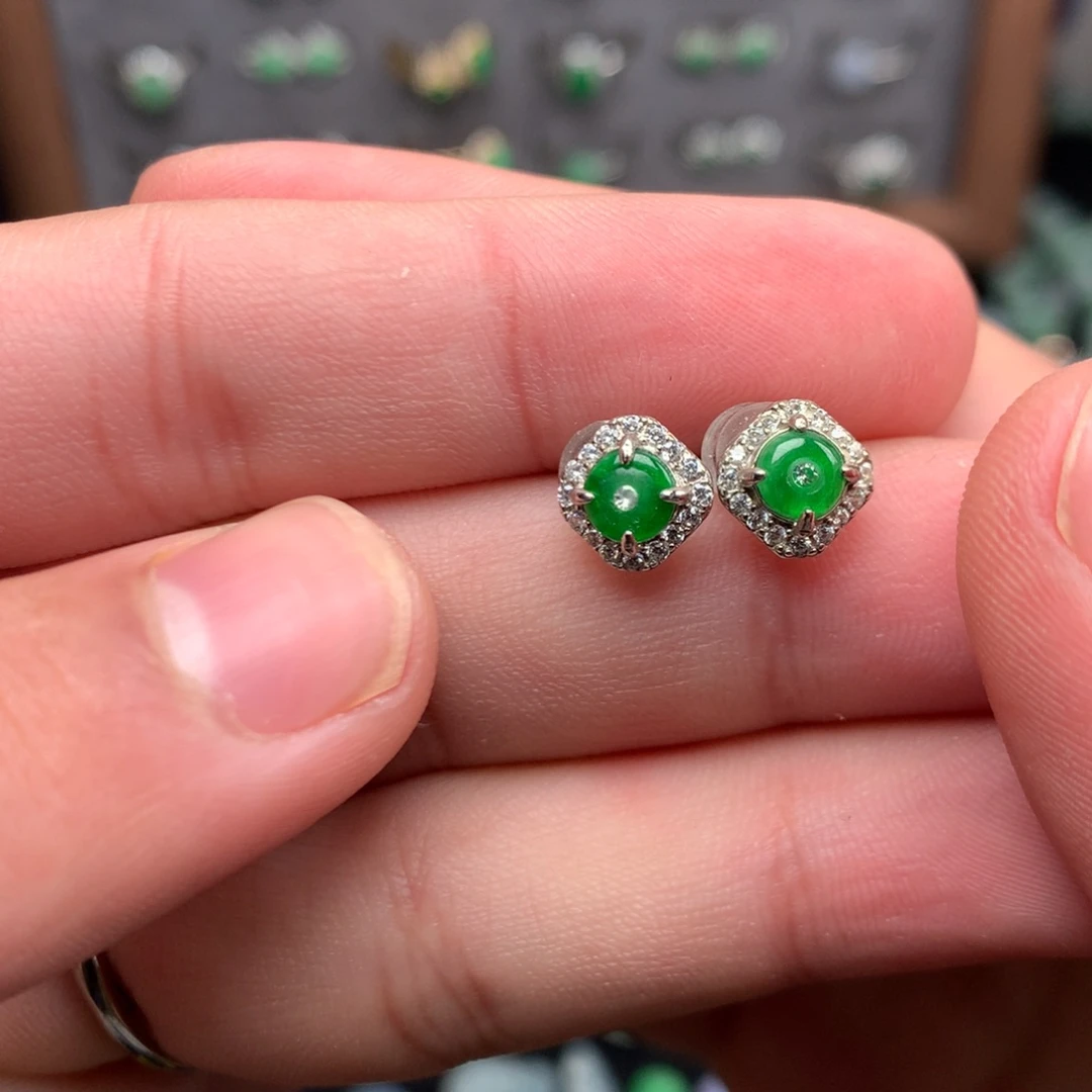 翡翠未镶嵌颈饰你是