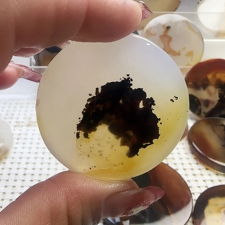 玛瑙/玉髓未镶嵌珠宝奇石