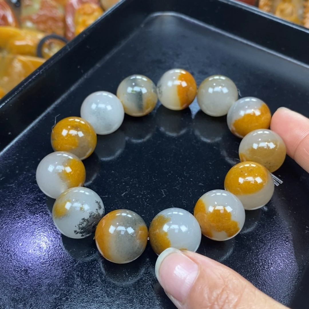 未镶嵌石英质玉（黄龙玉）颈饰