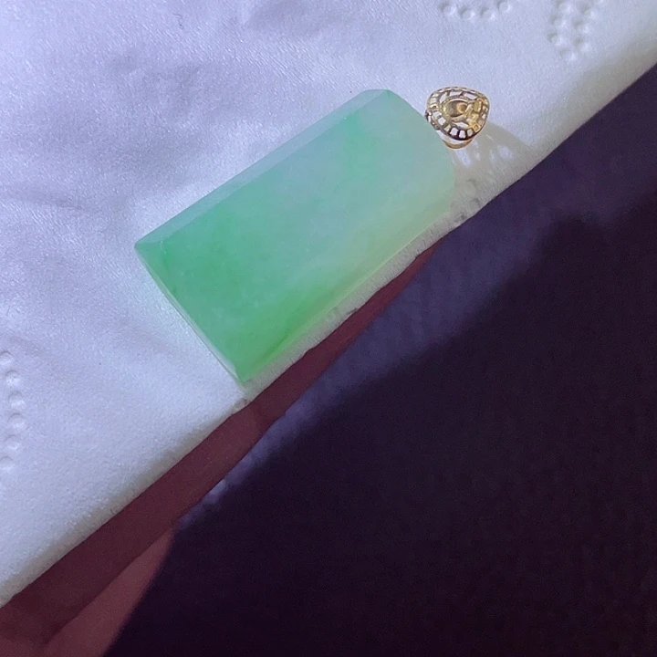 颈饰18K金镶嵌翡翠翡翠