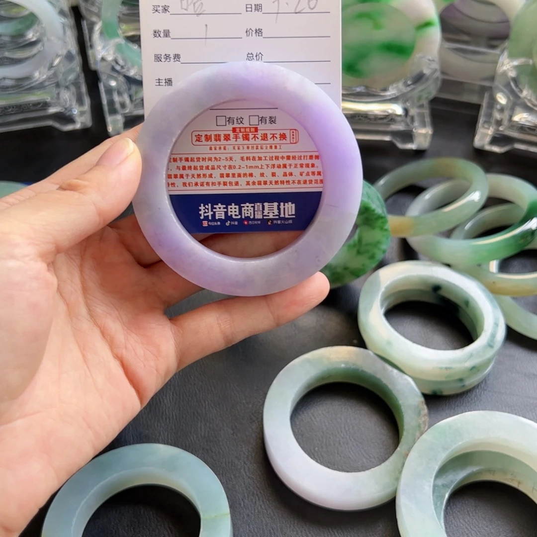 哈****定制翡翠未镶嵌天然翡翠手镯