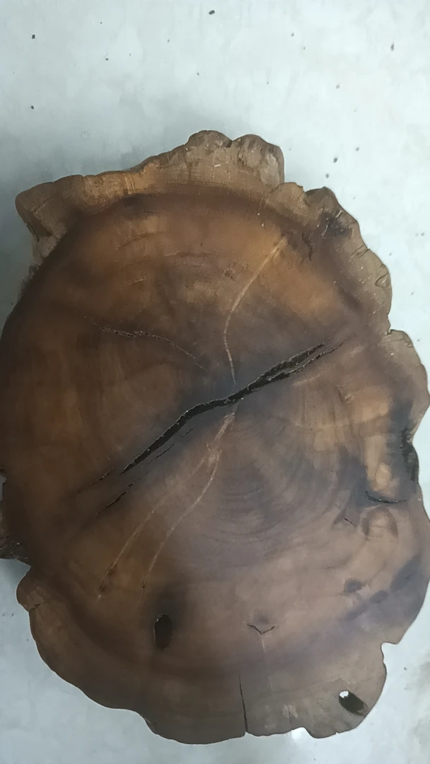 雷击枣木木料木墩